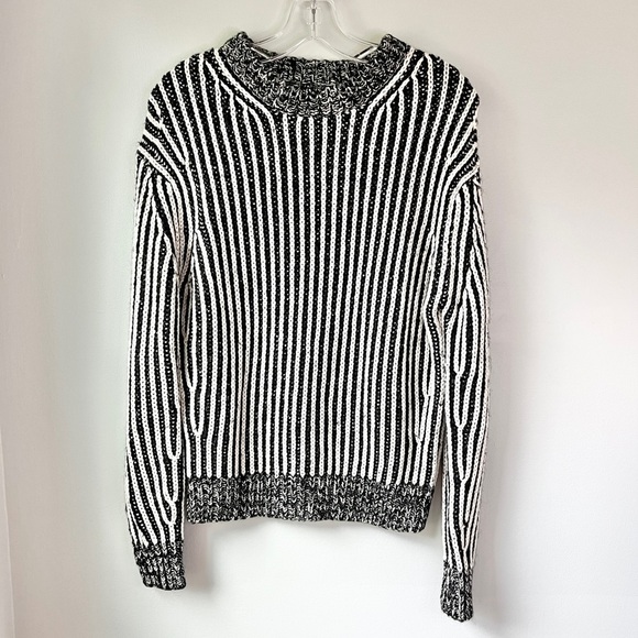 🏷️ 2/$20 Elizabeth and James Stripe Knit Sweater - Picture 2 of 8